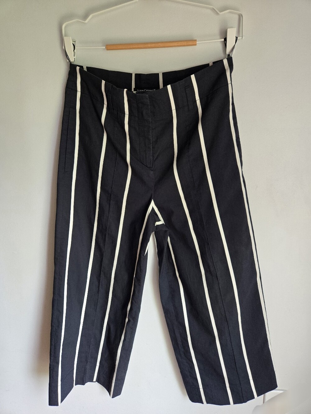 LUISA CERANO Dark Navy & White Vertical Stripe 7/8 Wide Leg Pants